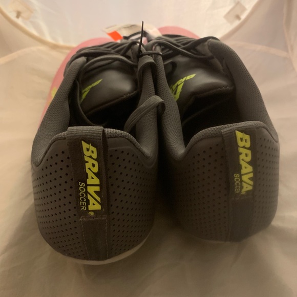 Men’s Size 11D Soccer Shoes: BRAVA NEW